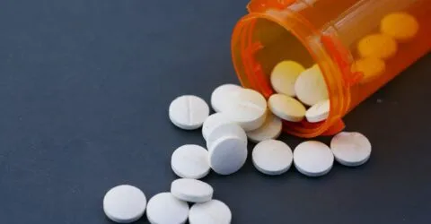 Candidoza vaginală care revine poate avea legătură cu antibioticele, diabetul sau hormonii. Ce înseamnă asta