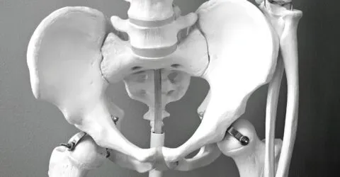 Durerea pelvină severă nu trebuie așteptată să treacă. Semnele care cer evaluare rapidă