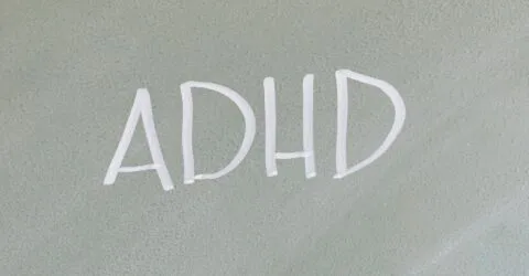 ADHD poate însemna și dificultatea de a începe o activitate, nu doar de a fi atentă