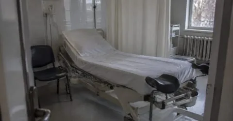Proiectul care le permite femeilor să fie însoțite la naștere a primit aviz favorabil în Comisia de sănătate a Camerei Deputaților