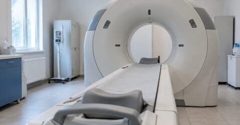 Când poți face screening pulmonar între 50 și 75 de ani și ce presupune tomografia cu doză redusă