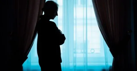 Singurătatea și izolarea socială sunt asociate cu mai puțini ani fără depresie sau anxietate