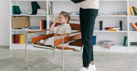 Unde poți cere sprijin psihologic pentru copil și ce opțiuni există la revenirea la muncă