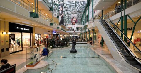 True to Sole a deschis magazin în Promenada Mall. Unele genți de lux pot fi văzute, dar oferta diferă de cea online